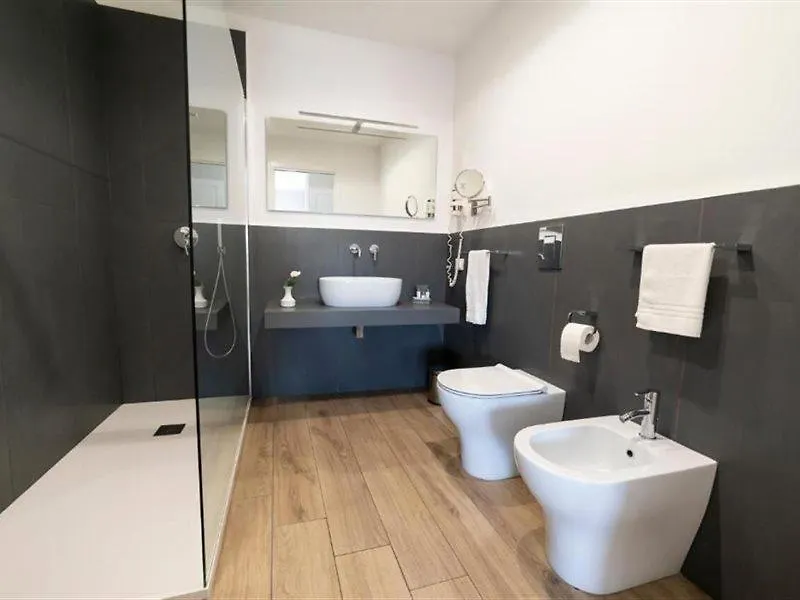 ***  Ruggero Settimo Otel Palermo İtalya